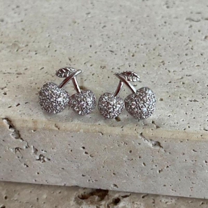 Brinco Cereja Cravejado