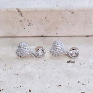 Brinco Coração Cravejado com Zirconia Pendurada