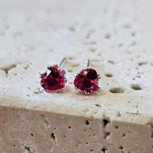 Brinco Coração Pedra Rosa Mini