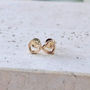 Brinco Coração Vazado Gordinho Peq