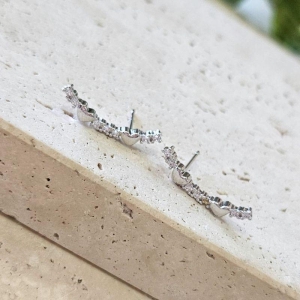 Brinco Ear Cuff Mini Corações Zirconia