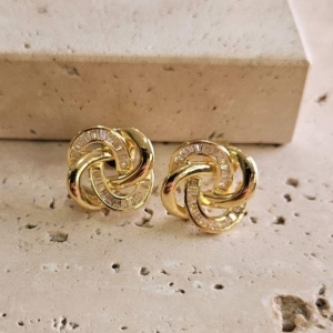 Brinco Entrelaçado Liso e Navete