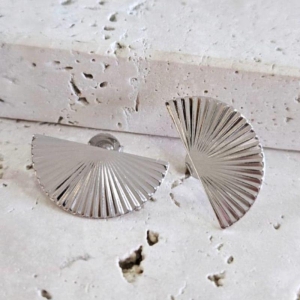 Brinco Meio Leque Plissado