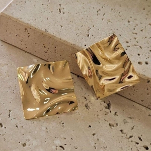 Brinco Quadrado Martelado Grande