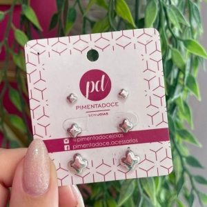 Brinco Trio Flor Mini