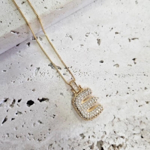 Gargantilha Inicial E Puffer Cravejada 45cm