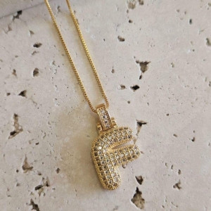 Gargantilha Inicial F Puffer Cravejada 45cm