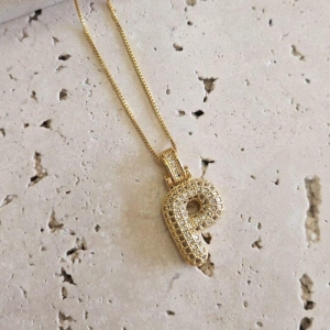 Gargantilha Inicial P Puffer Cravejada 45cm