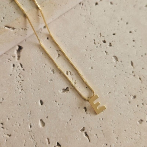 Gargantilha Letra E Mini 45cm