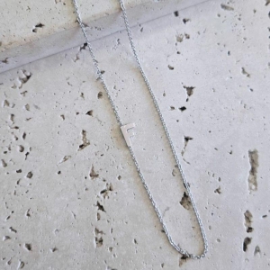 Gargantilha Letra F Tranversal 50cm