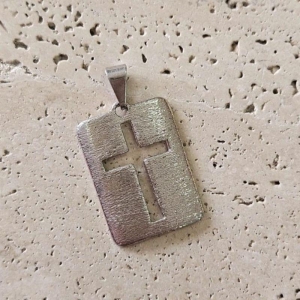 Pingente Placa Crucifixo Vazado  (2,6x1,8cm)