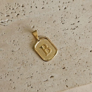 Pingente Placa Inicial B Pequena (1,7x1,4cm)