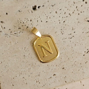 Pingente Placa Inicial N Grande (2,7x2,2cm)