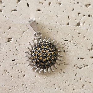 Pingente Sol Cravejado 1,8cm