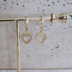 Brinco Argola Coração Vazado Cravejado