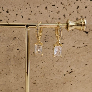 Brinco Argola Zirconia Retangular Pendurada