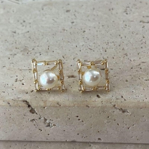 Brinco Quadrado Baguete com Perola