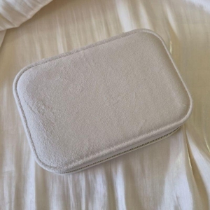 Porta Joia Medio Camurça Off White 15,5x10,5x5cm