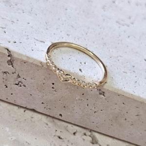 Anel Mini Coração Vazado com Textura Lateral