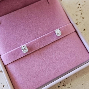 Brinco Oval Moissanite