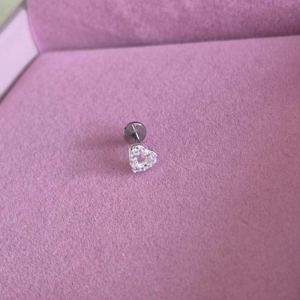 Piercing Coração Vazado Cravejado