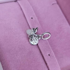 Pingente Vagalume Prata - Acende no Escuro