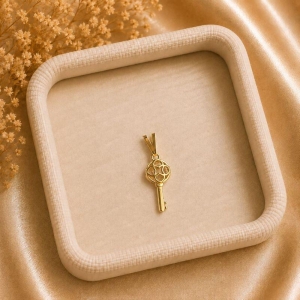 Pingente Chave com Zircônia Embutida (2,0x1,0cm)
