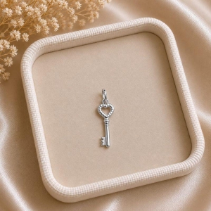 Pingente Chave para montegem (0,8x0,5cm)