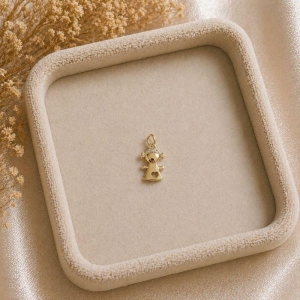 Pingente Menina Mini Coração 1cm