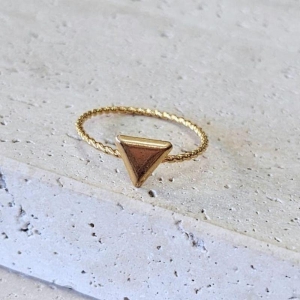 Anel Torcido Triangulo N20