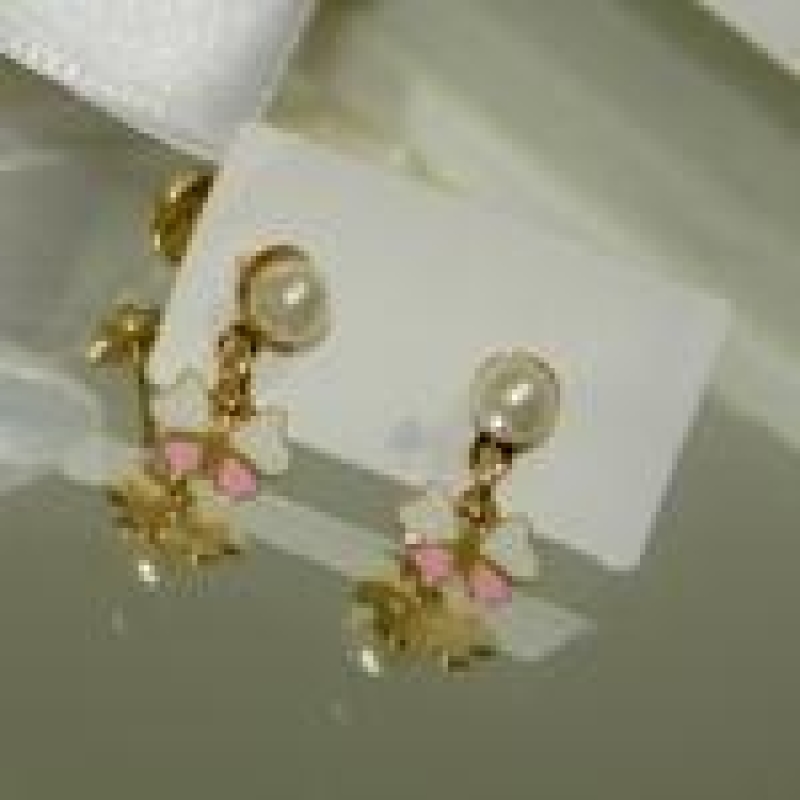 Brinco Borboleta Pendurada com Pérola