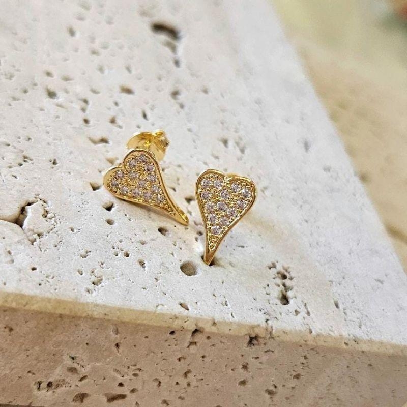 Brinco Coração Compridinho Cravejado