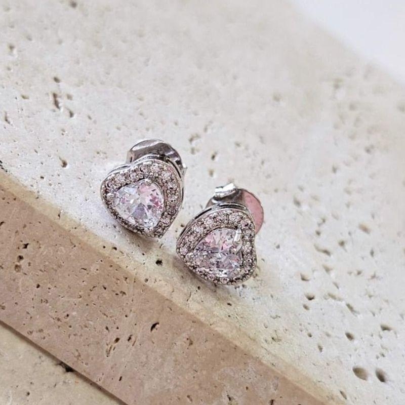 Brinco Coração Cravejado com Pedra Gde