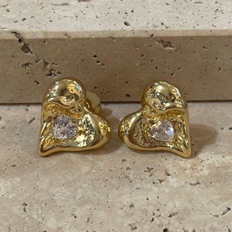 Brinco Coração Orgânico com Zircônia