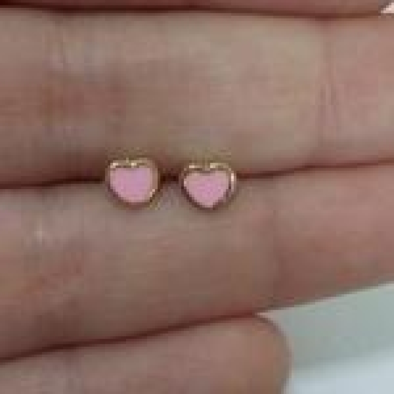 Brinco Coraçãozinho com Resina