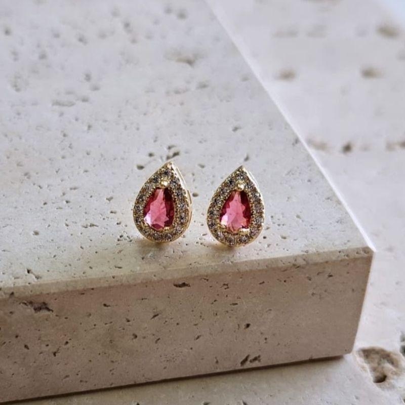 Brinco Gota Rubi Cravejada Peq