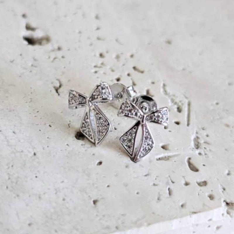 Brinco Lacinho Cravejado