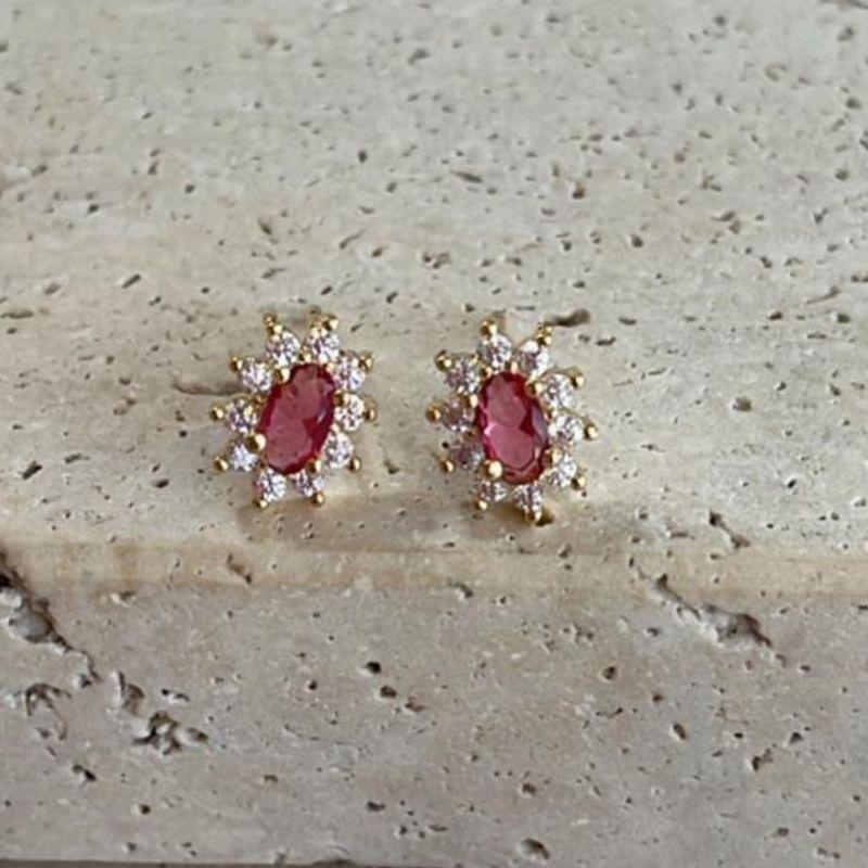 Brinco Oval Pedra Rosa e Cravejado