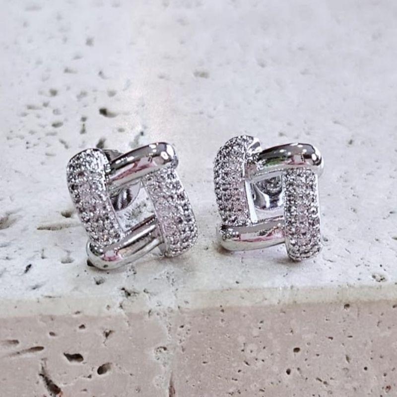 Brinco Quadrado Liso e Cravejado