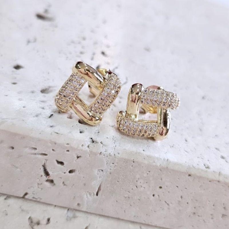 Brinco Quadrado Liso e Cravejado