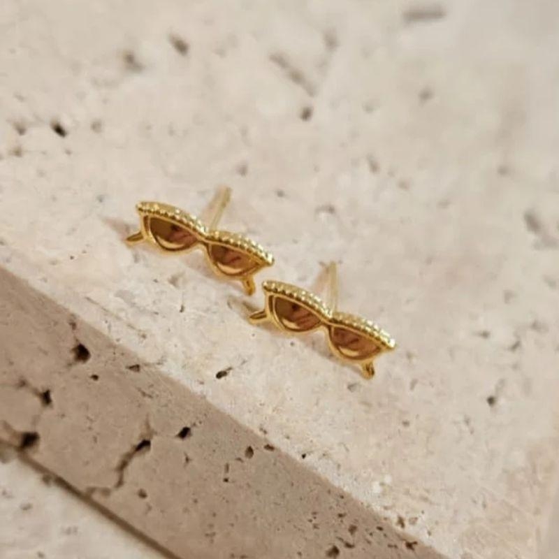 Brinco Solitário Óculos de Sol