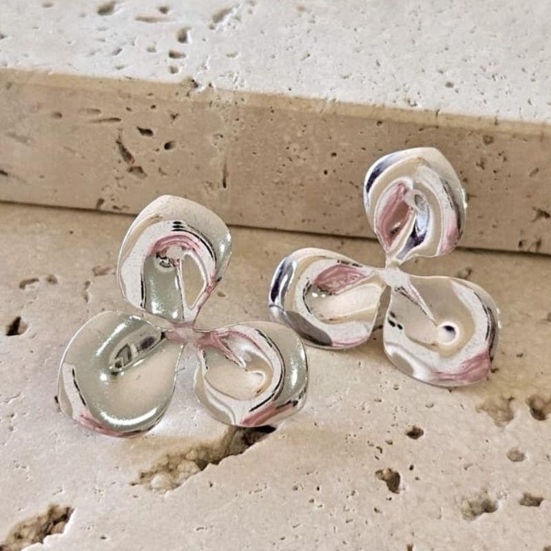 Brinco Três Folhas Grande