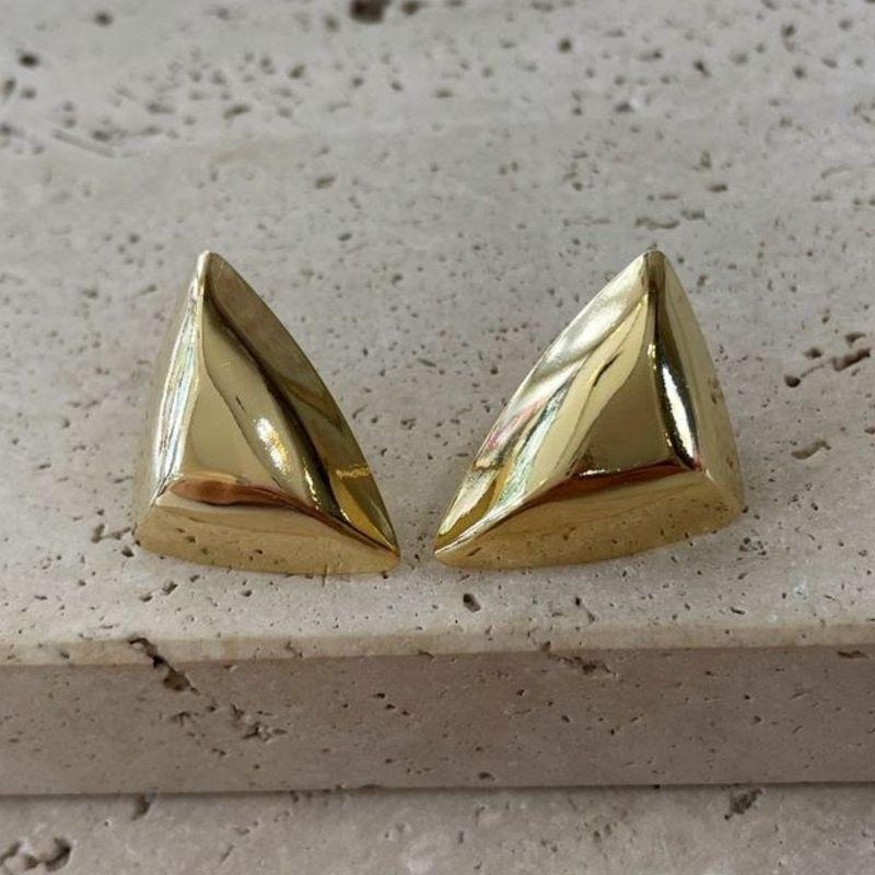 Brinco Triangulo Organico