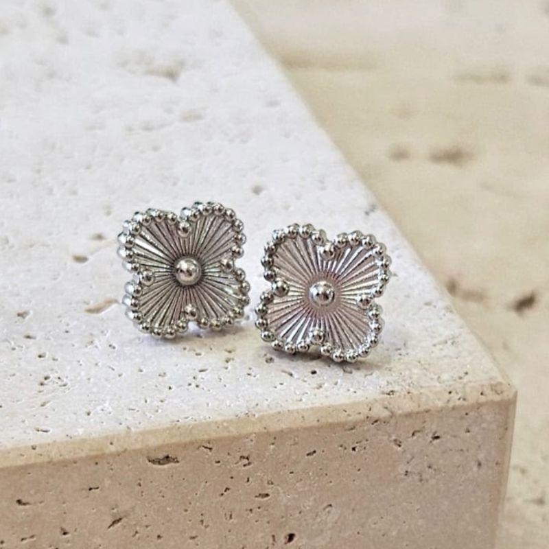 Brinco Van Cleef Medio em Aço Inox