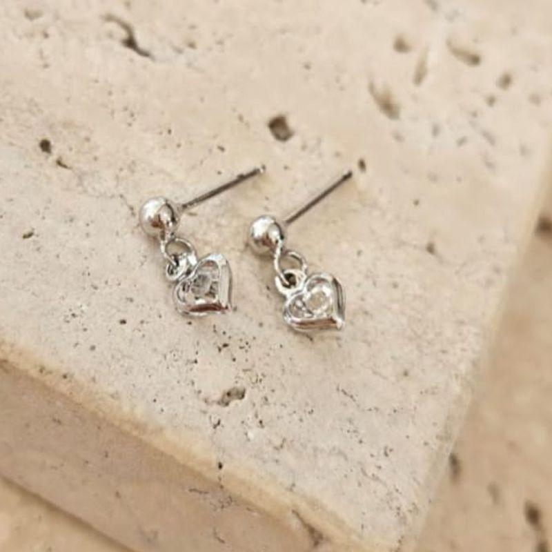 Brinco Zirconia com Coração Pendurado R