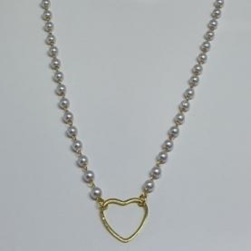 Choker com Perólas e Coração Vazado