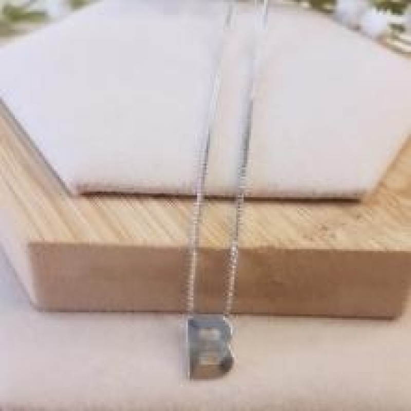 Gargantilha Letra B Mini