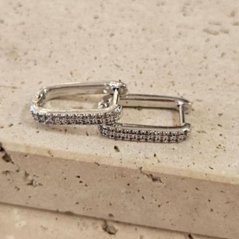 Brinco Argola Oval Cravejada Média