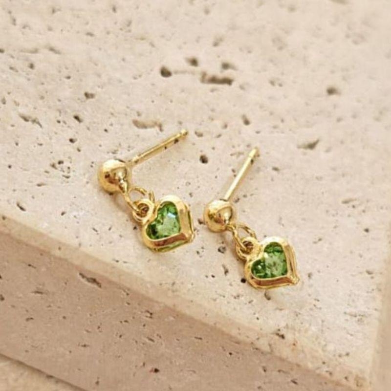 Brinco Bolinha com Coração Pendurado