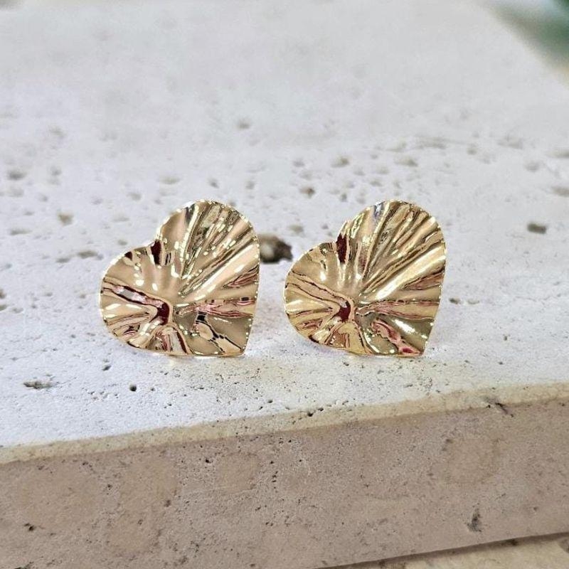 Brinco Coração Martelado Mini